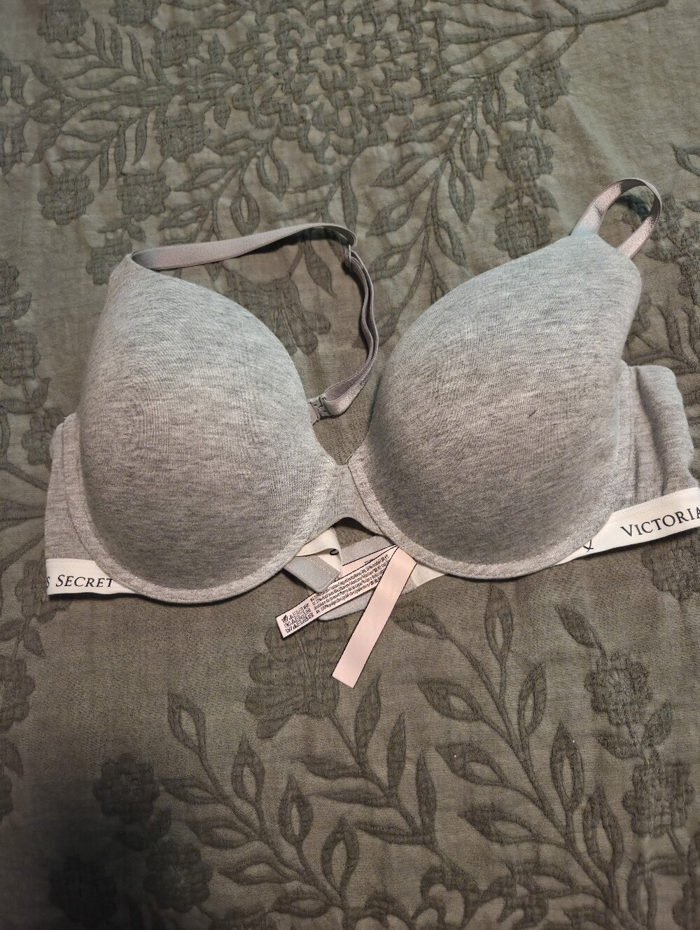 Victoria's Secret Heather Gray Molded T-Shirt Bra, 40C, Like New